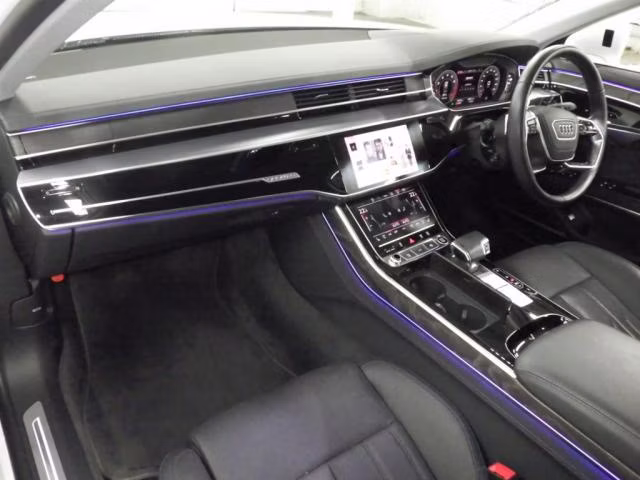 AUDI A8