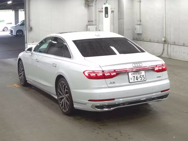 AUDI A8