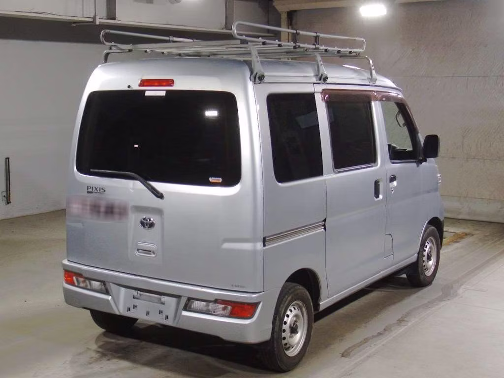 TOYOTA PIXIS VAN