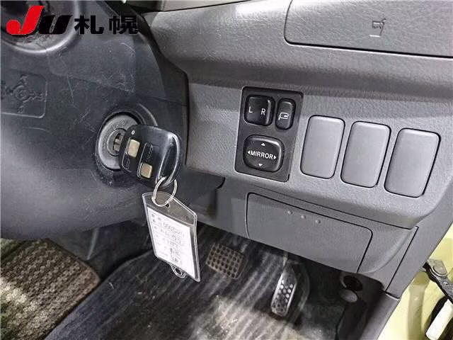 DAIHATSU MOVE LATTE