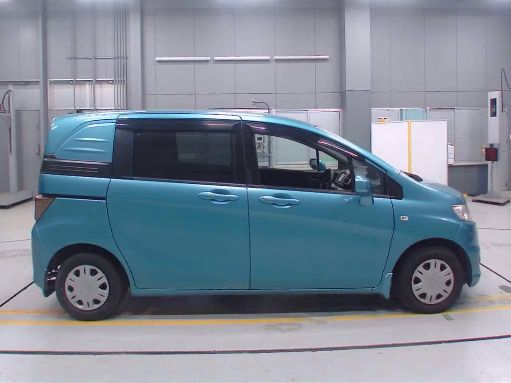 HONDA FREED SPIKE