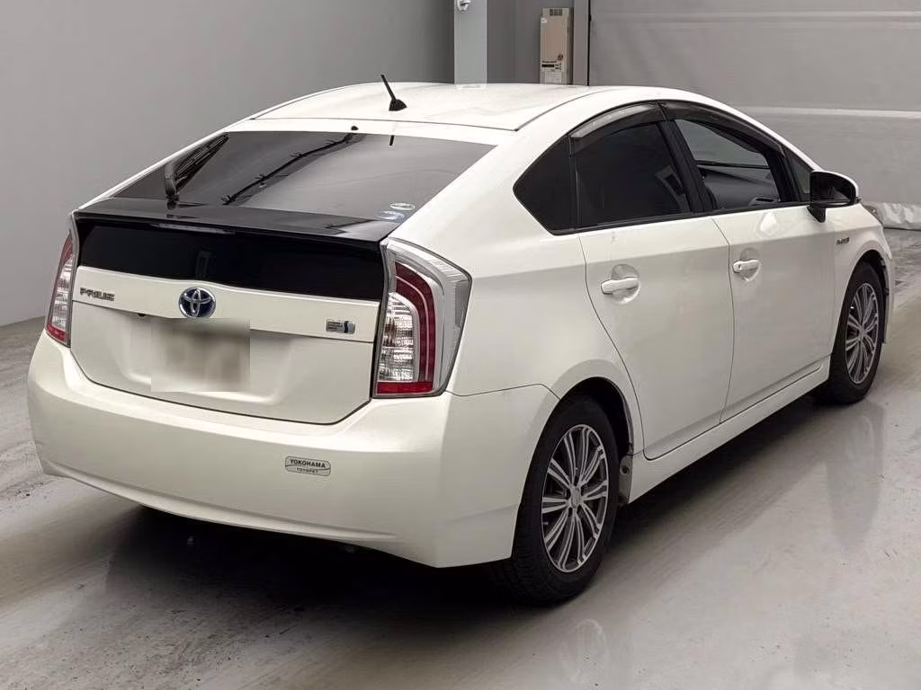 TOYOTA PRIUS