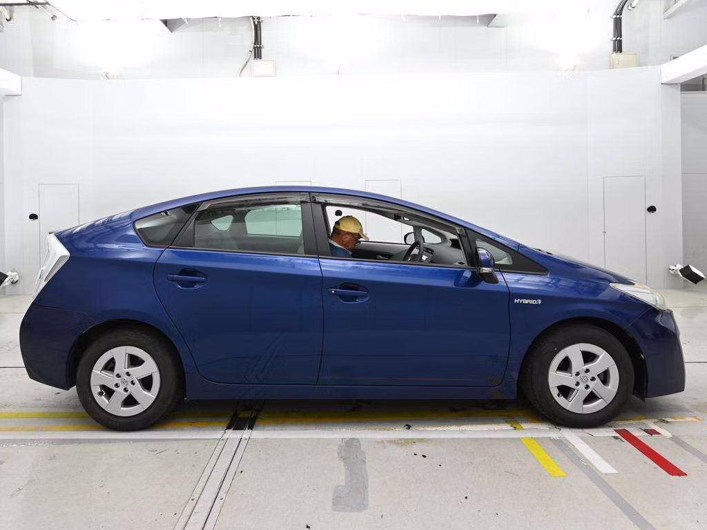 TOYOTA PRIUS