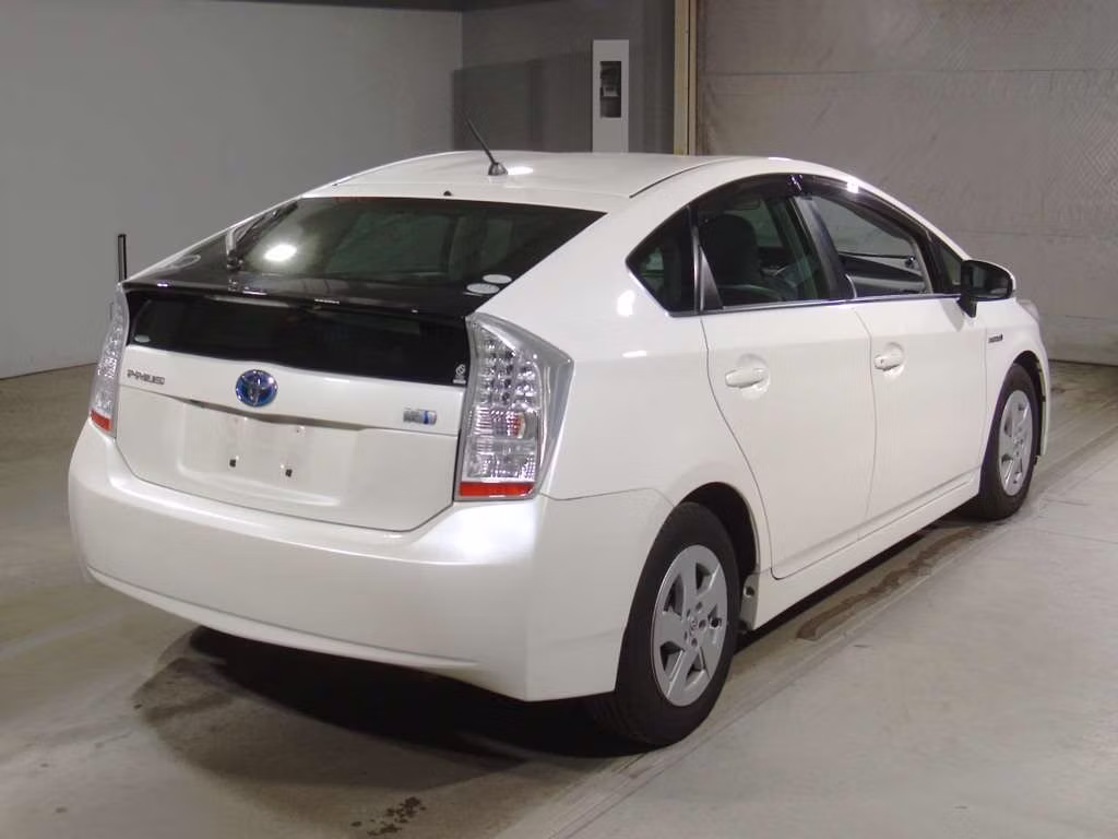 TOYOTA PRIUS