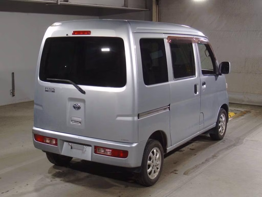 TOYOTA PIXIS VAN