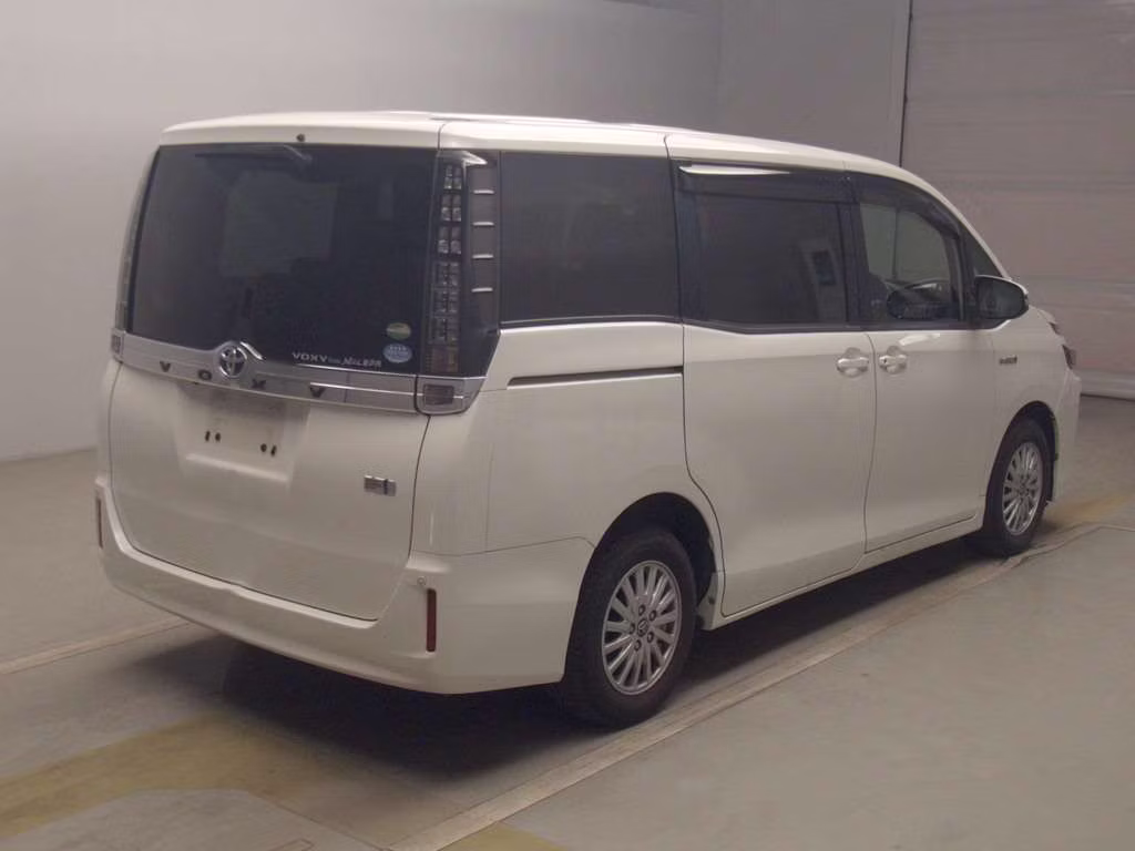TOYOTA VOXY