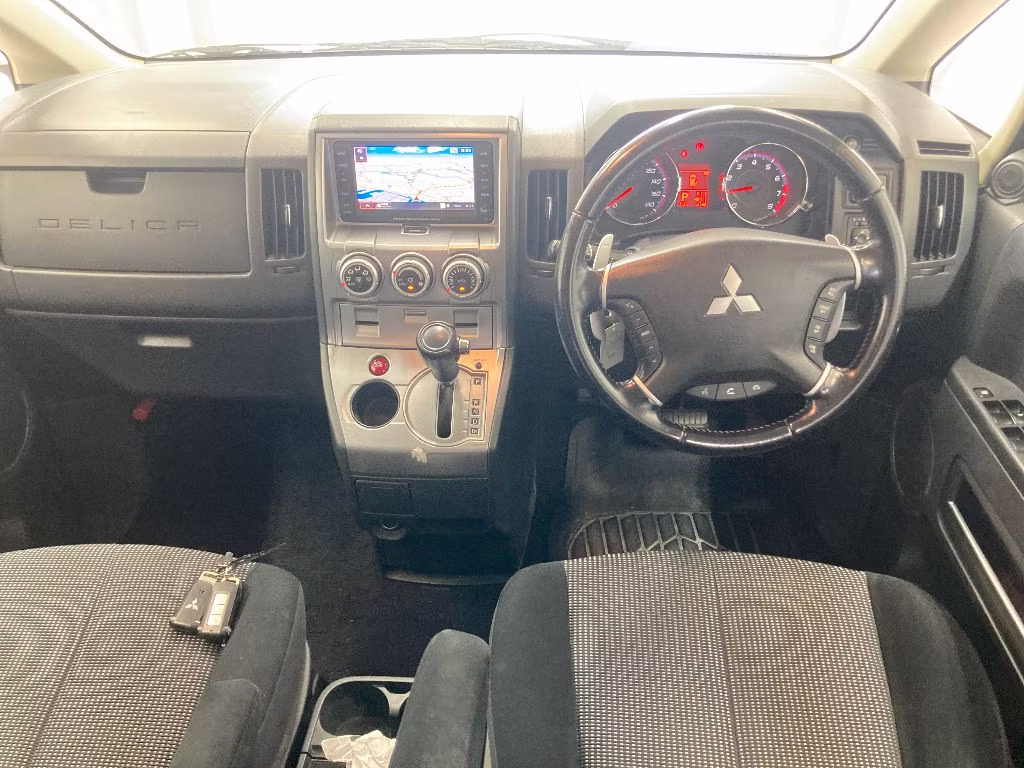 MITSUBISHI DELICA D:5