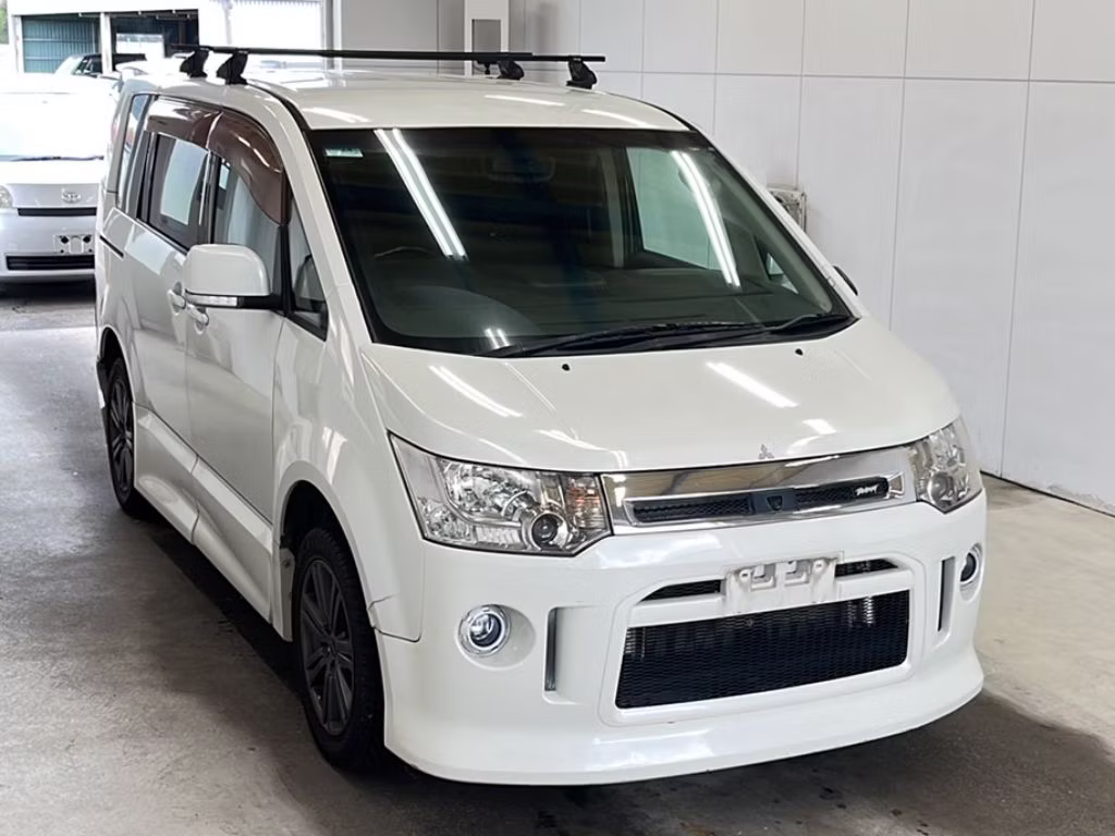 MITSUBISHI DELICA D:5