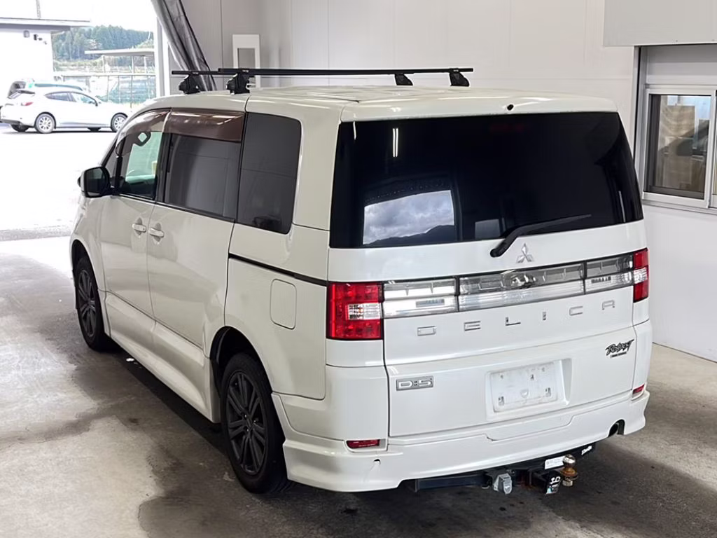 MITSUBISHI DELICA D:5