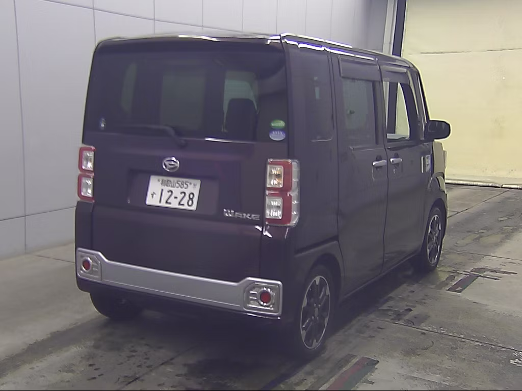 DAIHATSU WAKE