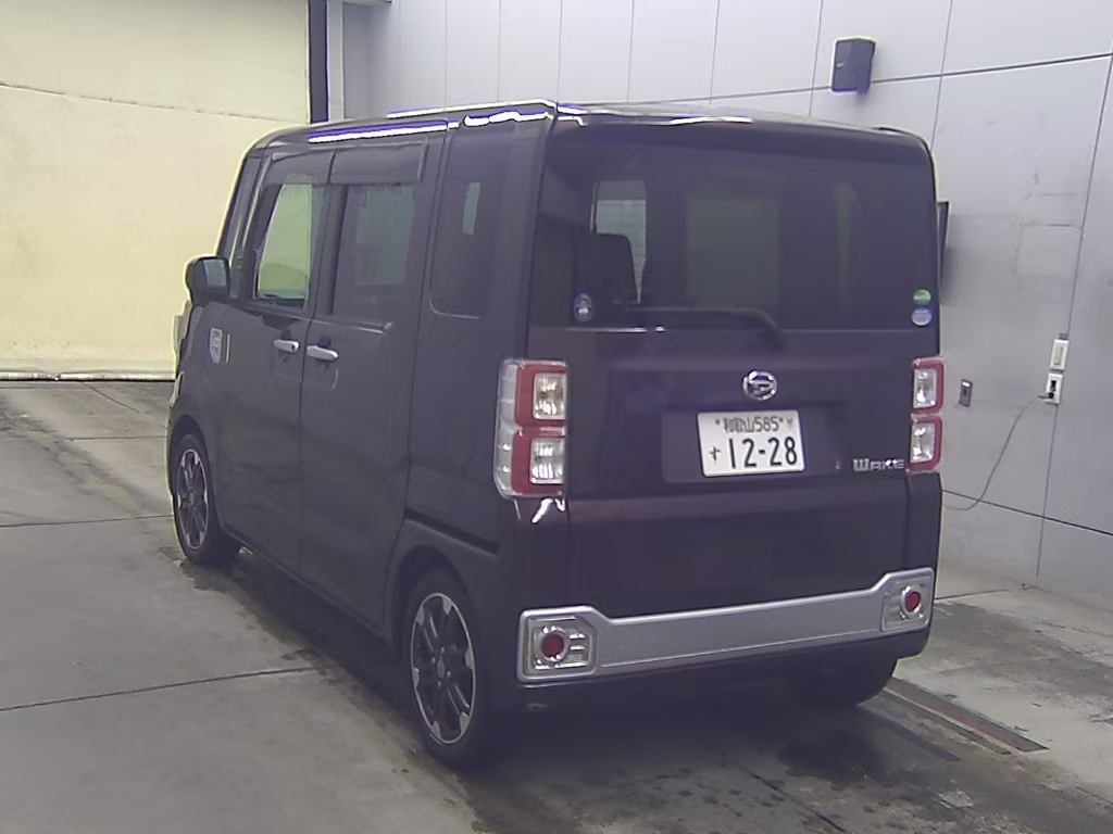 DAIHATSU WAKE