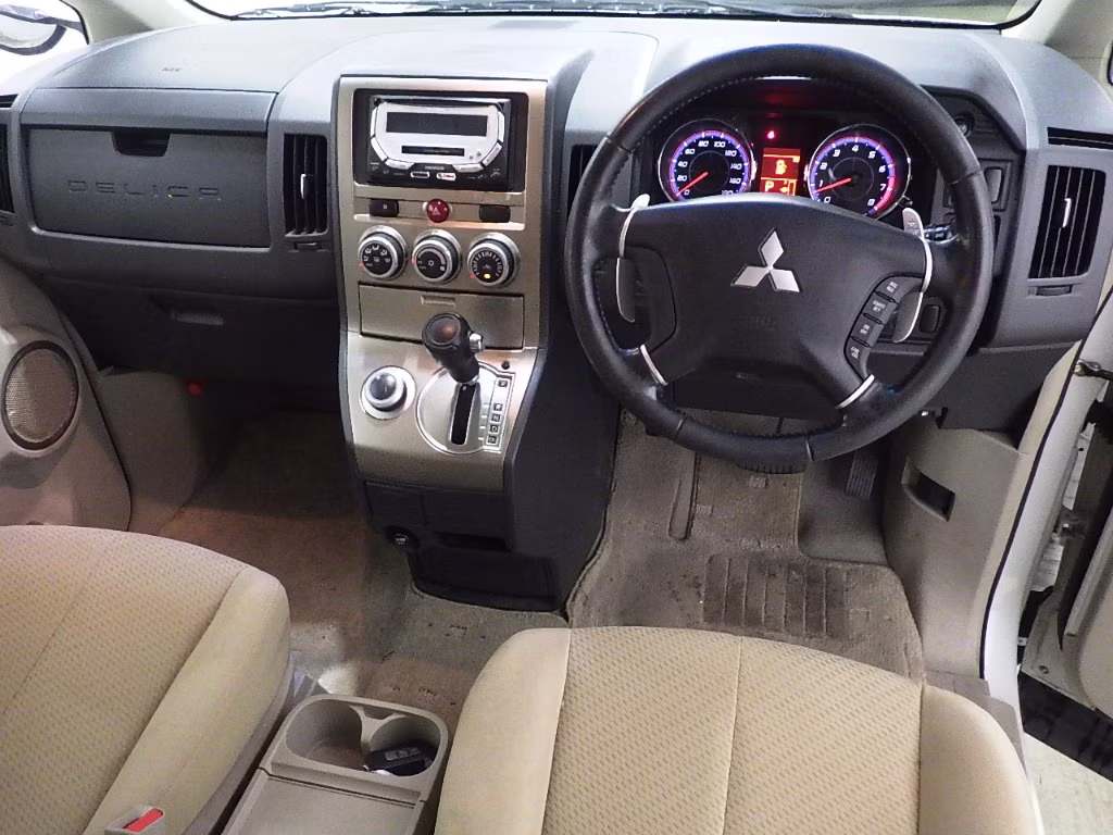 MITSUBISHI DELICA D:5