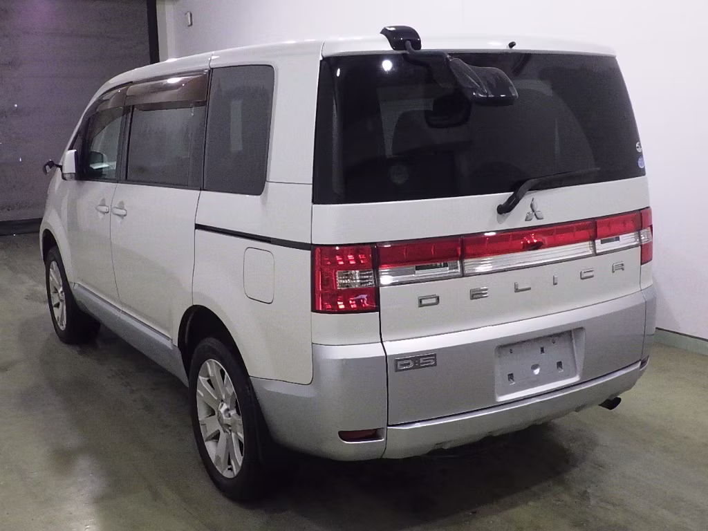 MITSUBISHI DELICA D:5