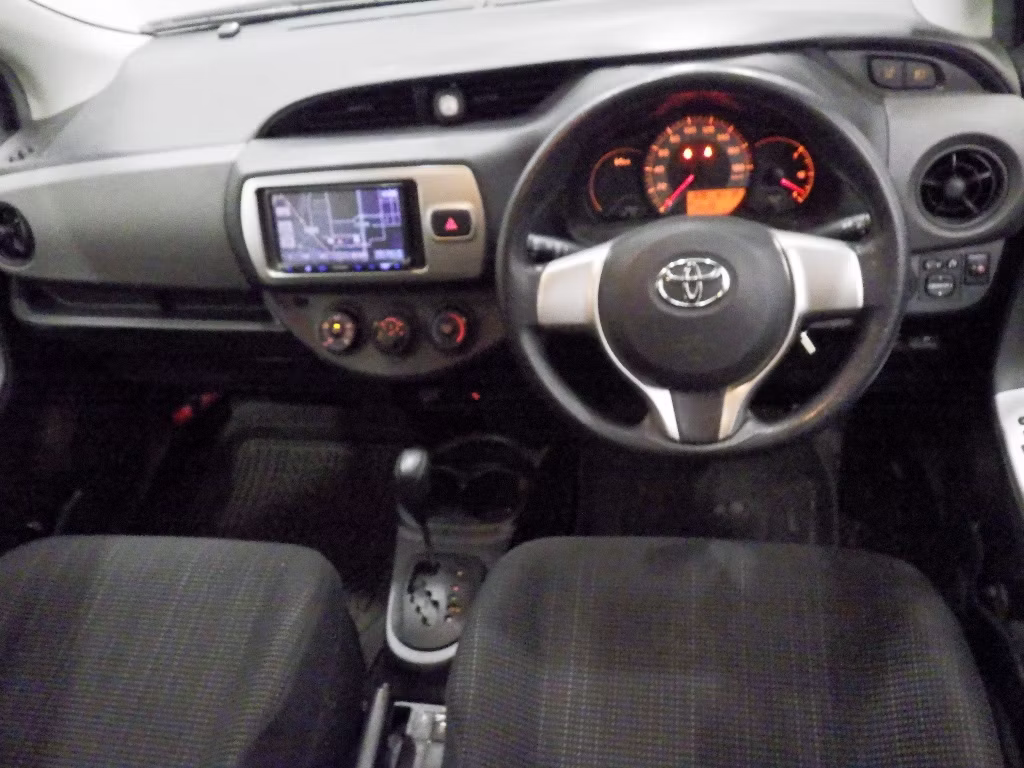 TOYOTA VITZ