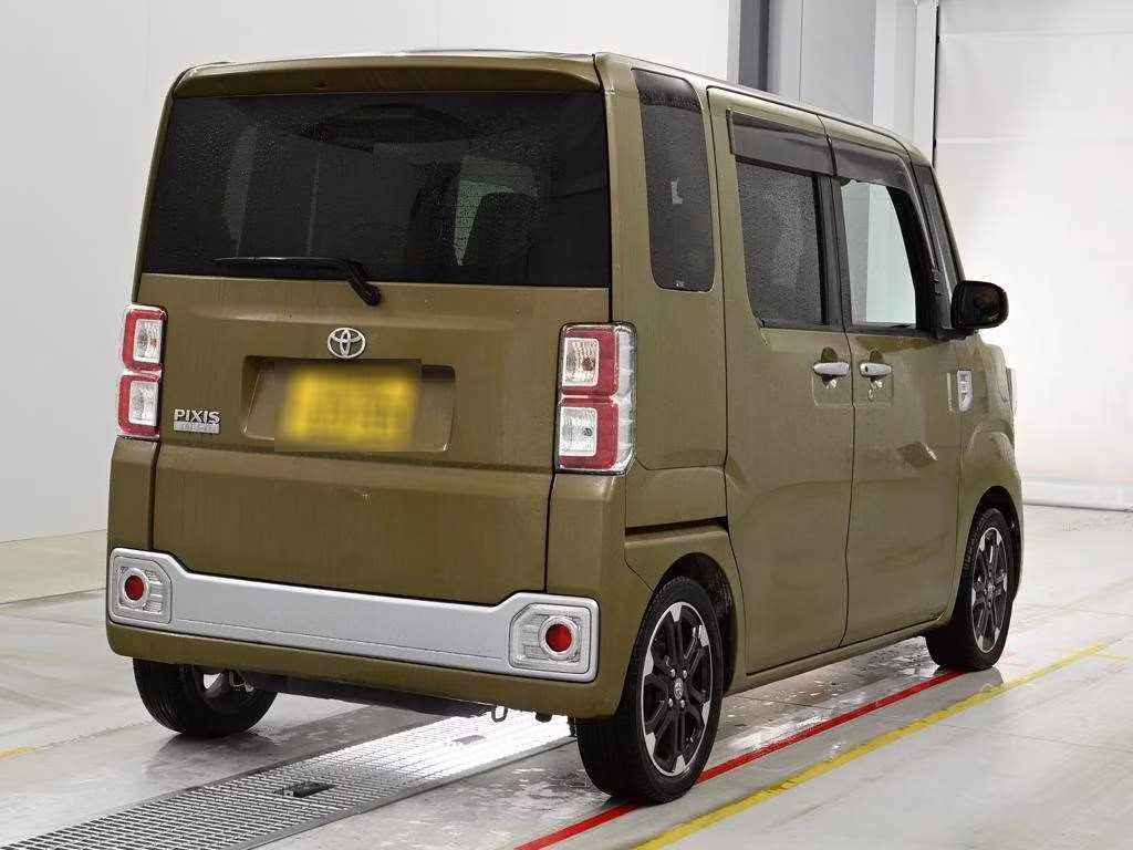 TOYOTA PIXIS MEGA