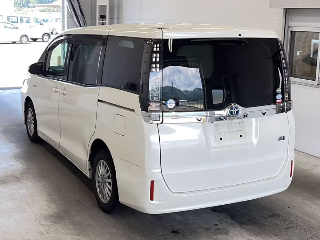 TOYOTA VOXY