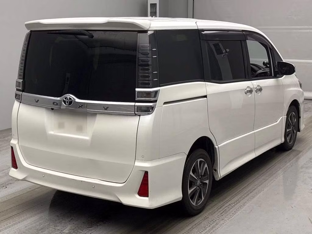 TOYOTA VOXY