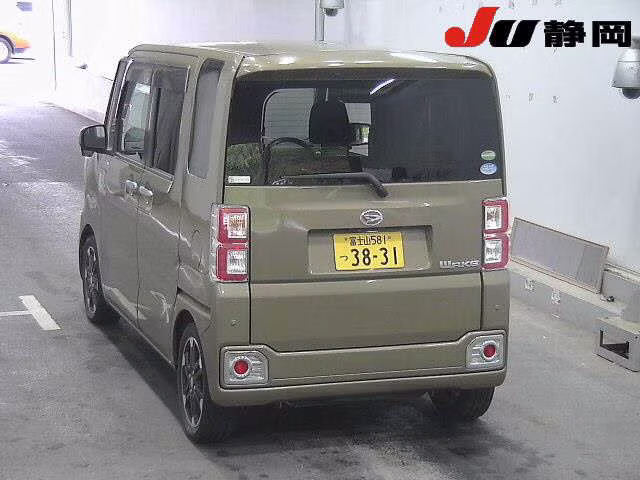 DAIHATSU WAKE
