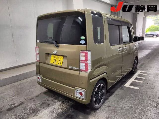DAIHATSU WAKE