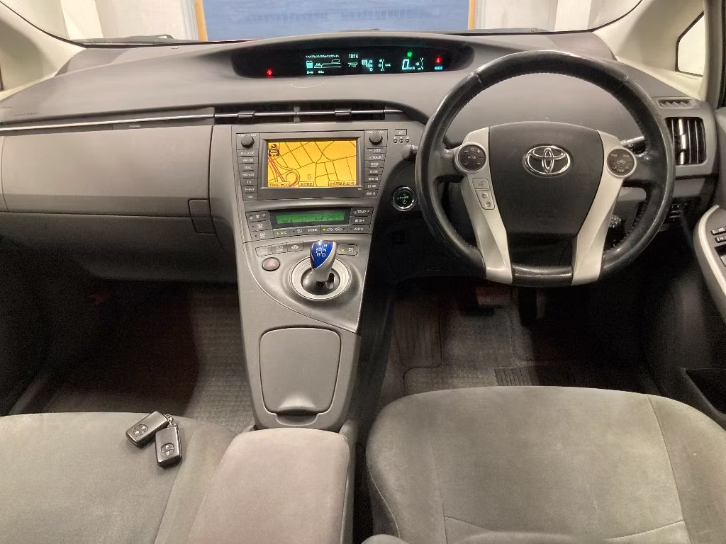 TOYOTA PRIUS