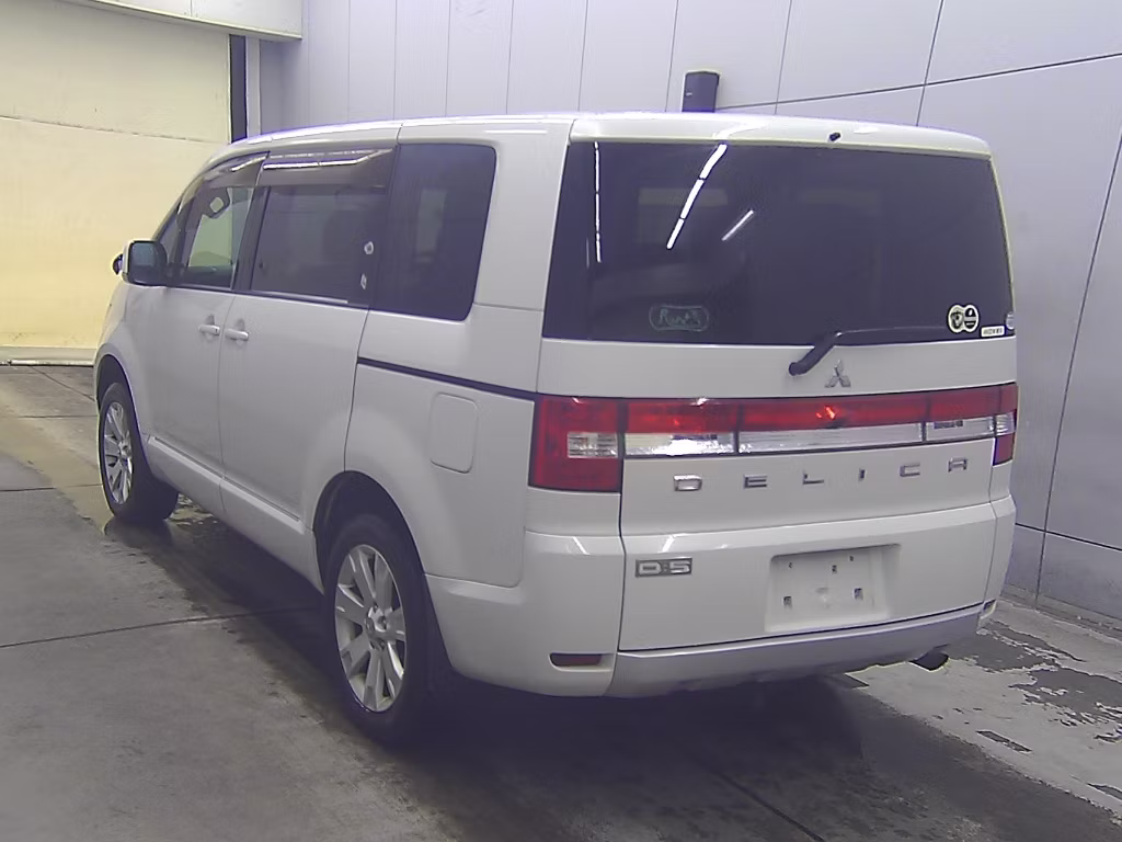 MITSUBISHI DELICA D:5