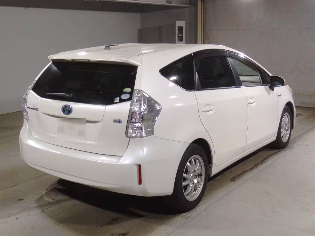 TOYOTA PRIUS ALPHA