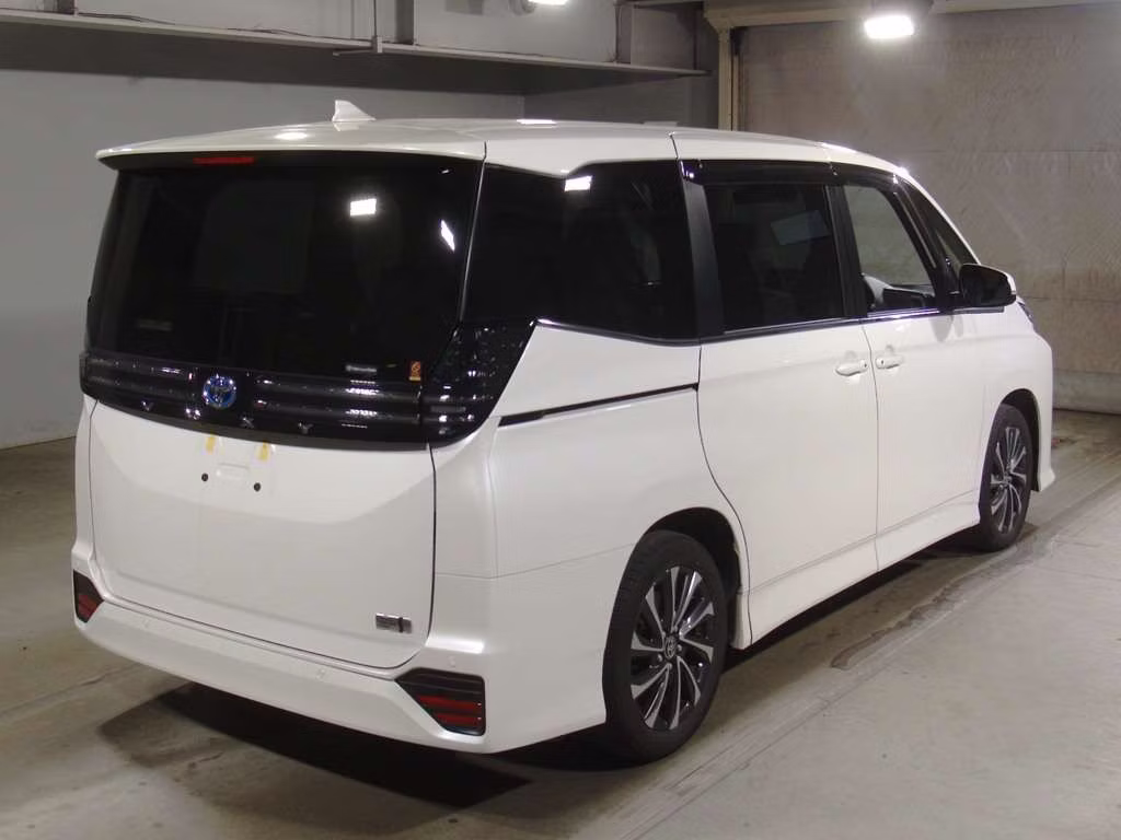 TOYOTA VOXY