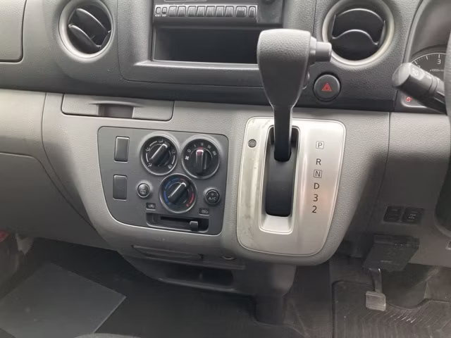NISSAN NV350 CARAVAN