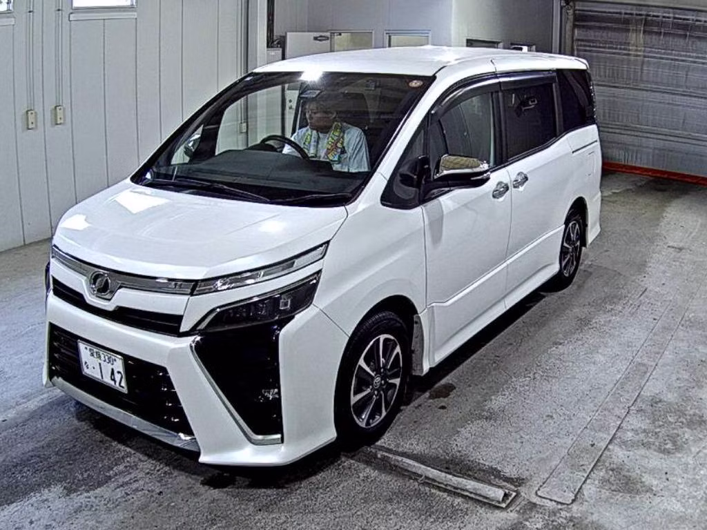 TOYOTA VOXY