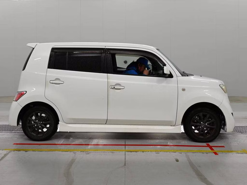 TOYOTA BB