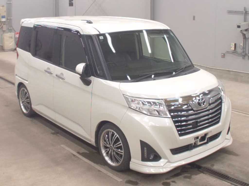 TOYOTA ROOMY