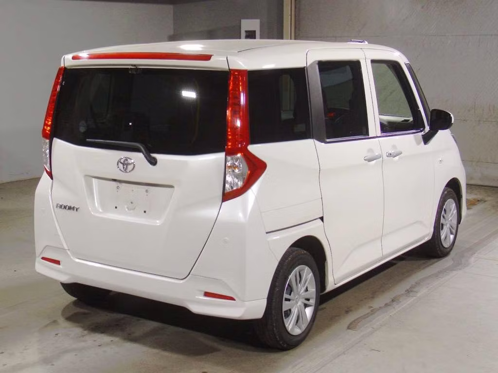 TOYOTA ROOMY