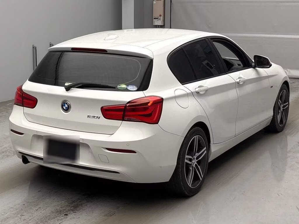 BMW 1-SERIES