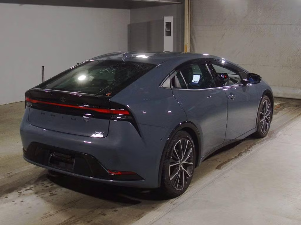 TOYOTA PRIUS