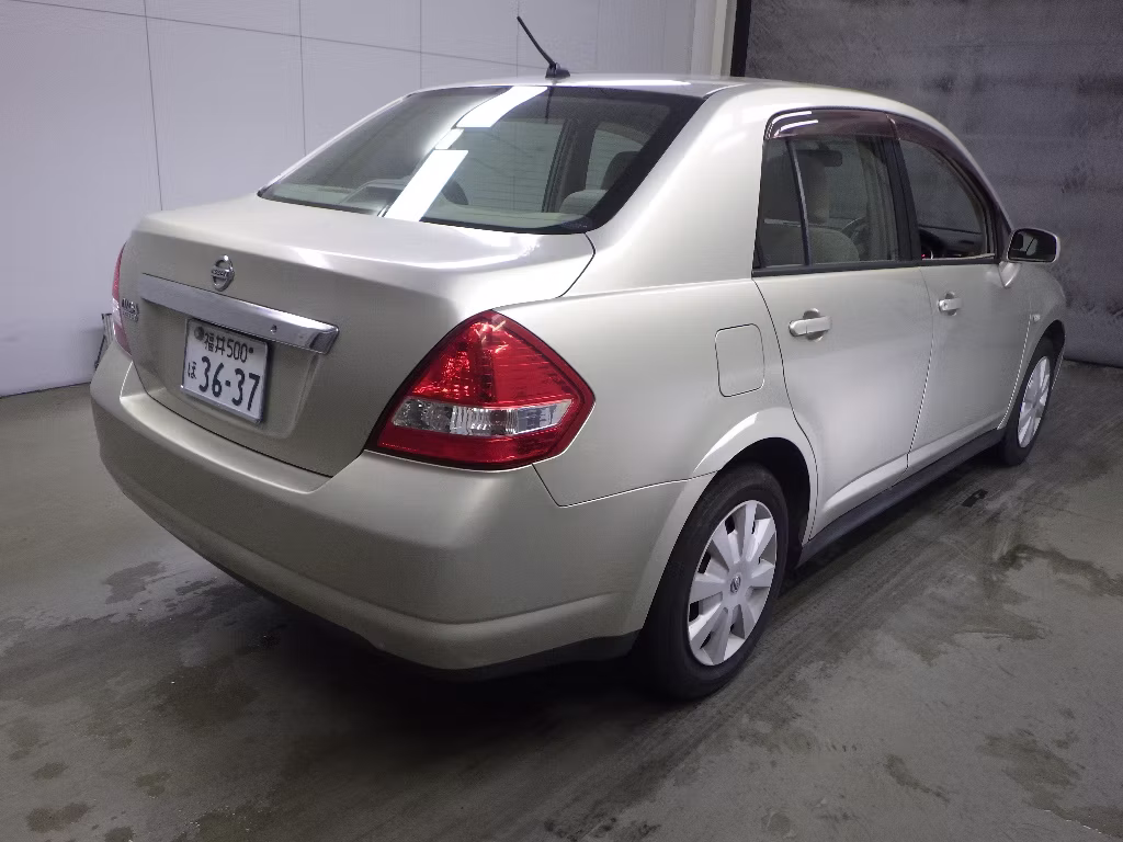 NISSAN TIIDA LATIO
