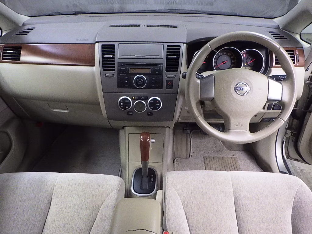 NISSAN TIIDA LATIO