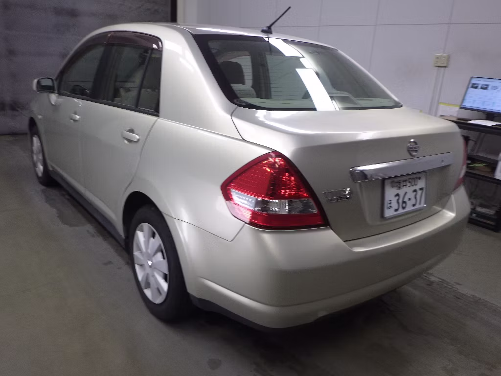 NISSAN TIIDA LATIO