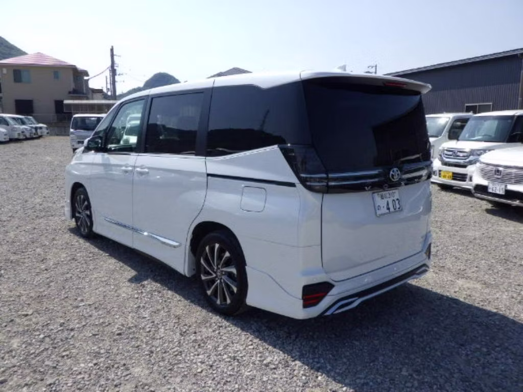 TOYOTA VOXY