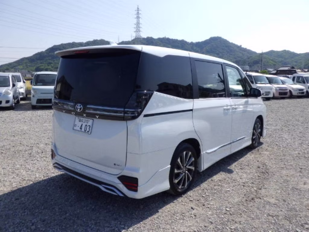 TOYOTA VOXY