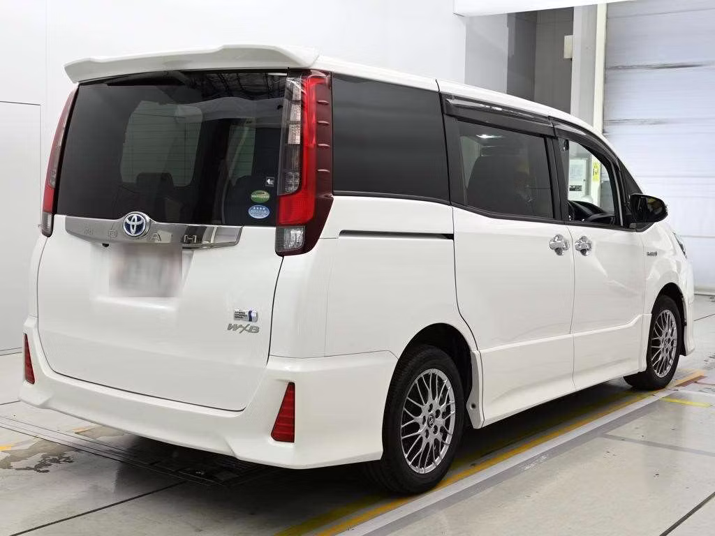 TOYOTA NOAH