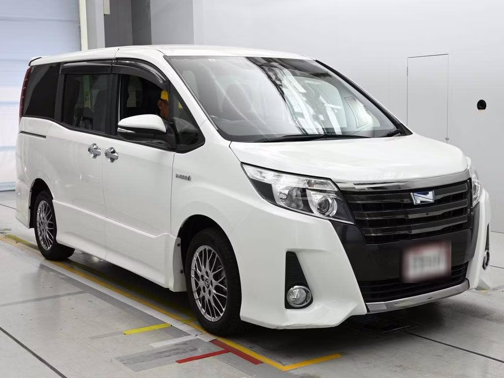 TOYOTA NOAH
