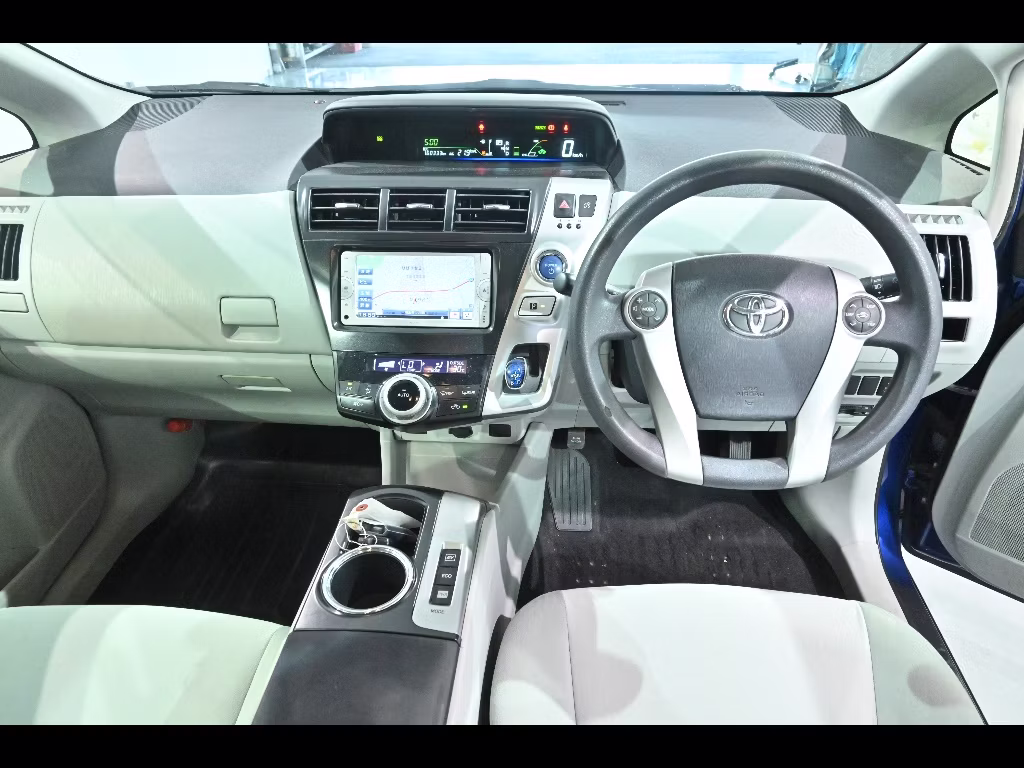 TOYOTA PRIUS ALPHA