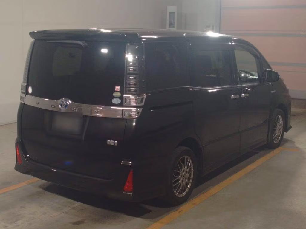 TOYOTA VOXY