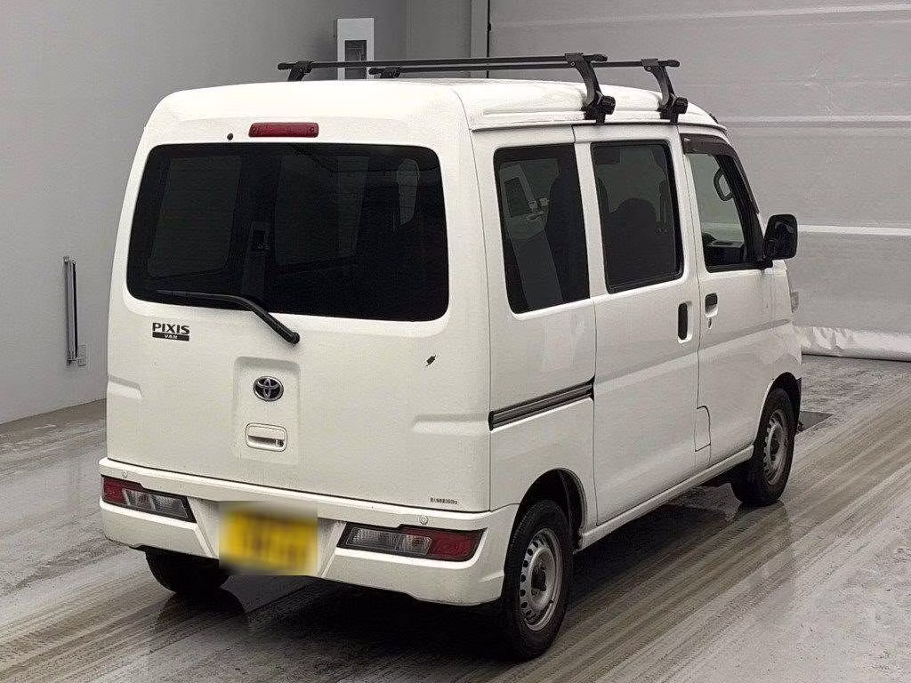 TOYOTA PIXIS VAN