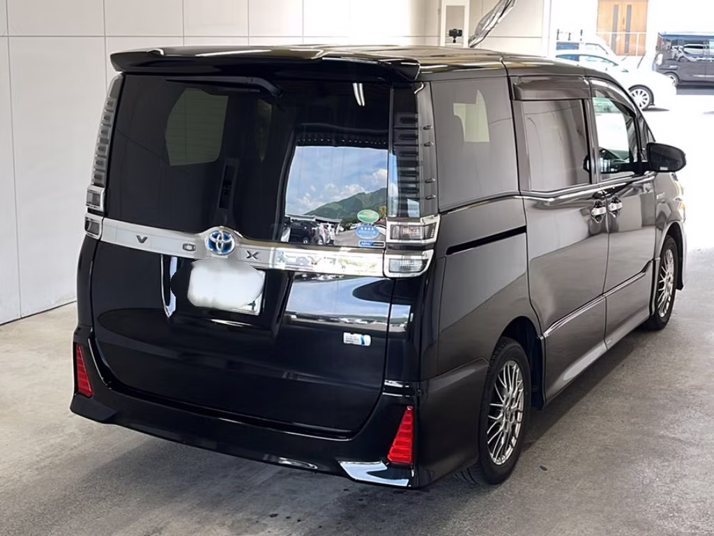 TOYOTA VOXY