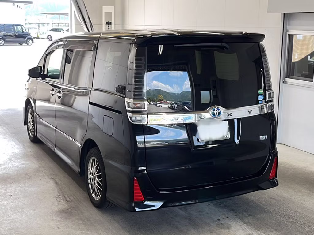 TOYOTA VOXY