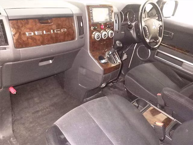 MITSUBISHI DELICA D:5