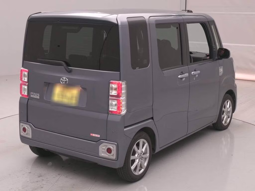 TOYOTA PIXIS MEGA