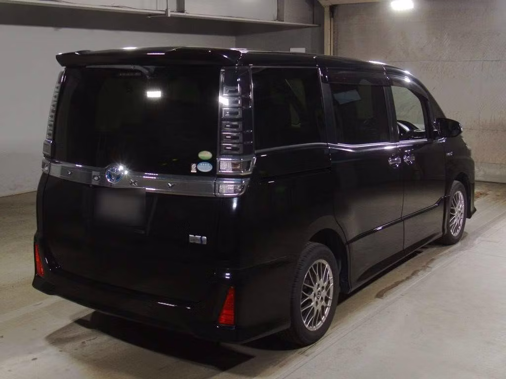 TOYOTA VOXY