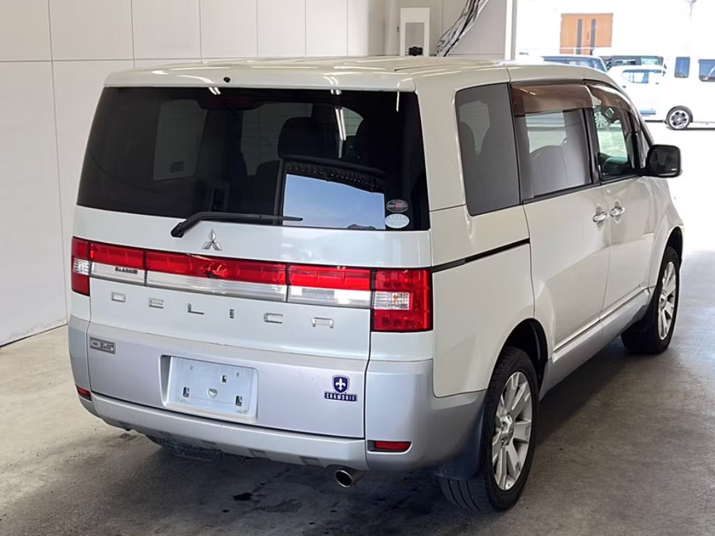 MITSUBISHI DELICA D:5